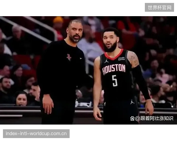 火箭队在乌度卡的指导下防守进步明显，成为西部一支极具搅局能力的黑马队伍。
